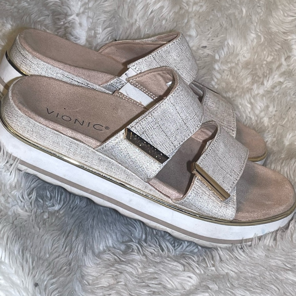 Vionic Brandie Women's tan wedge Sandals 7